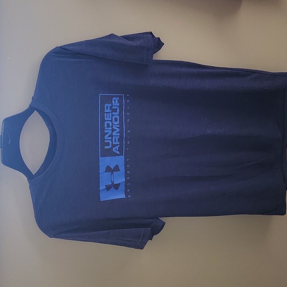 Mens Small Under Armour Tee